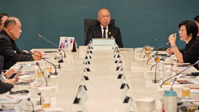 กมธ.ท่องเที่ยว วุฒิสภา ห่วง นทท.ต่างชาติเข็นมอเตอร์ไซค์หาเติมน้ำมันทั่วสมุย บี้รัฐกู้ภาพลักษณ์ด่วน ผวาพิษสงครามตะวันออกกลางทำทัวร์หายครึ่งล้าน