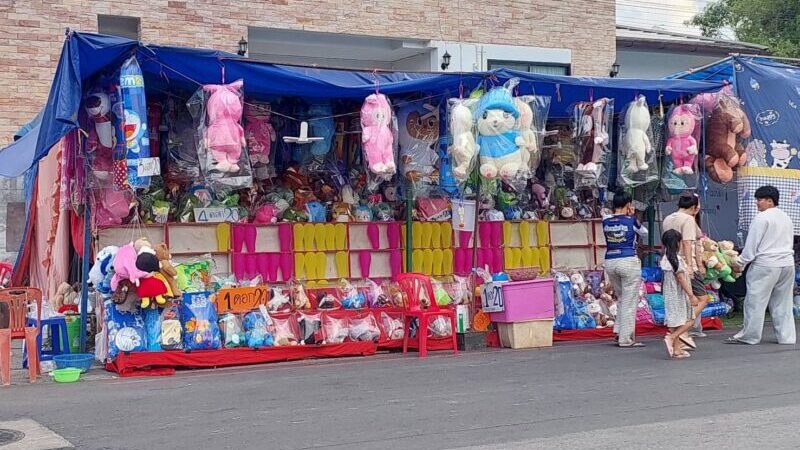 ชาวบ้านร้อง งานของดีเมืองชุมแพเต็มไปด้วยปาโป่ง-ยิงเป้า ตลอดแนวข้างอำเภอ