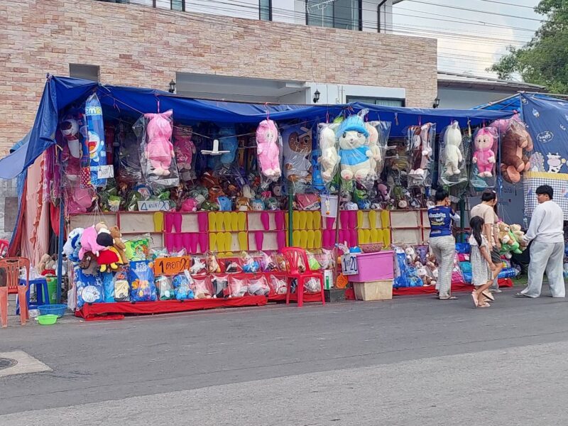 ชาวบ้านร้อง งานของดีเมืองชุมแพเต็มไปด้วยปาโป่ง-ยิงเป้า ตลอดแนวข้างอำเภอ