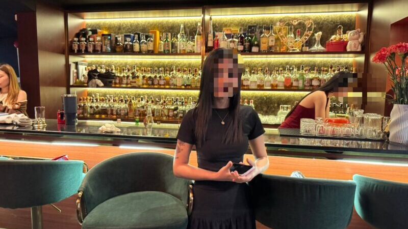 สน.บางรักลุยต่อเนื่อง บุกซอยธนิยะ! หลังเพจดังแฉ รวบผู้จัดการร้าน-สาวเมียนมาวัย 27 ลอบทำงานผิดกฎหมาย