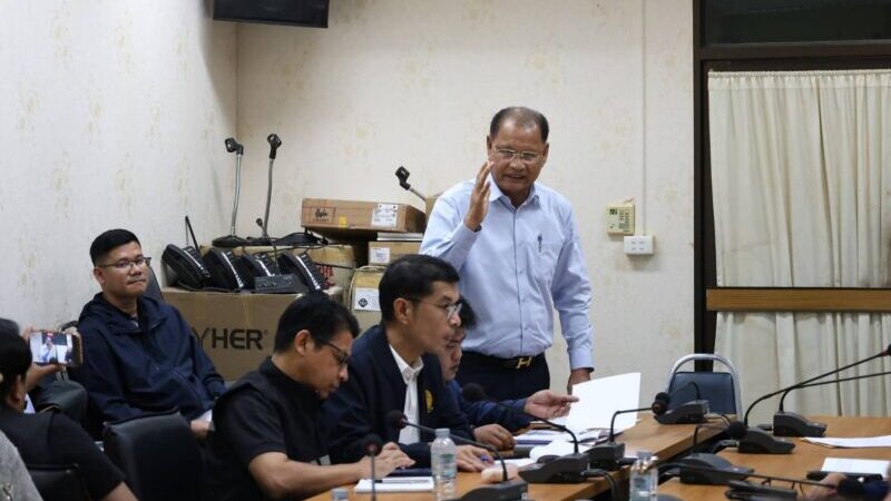 ภาคประชาชนสงขลาขยับจี้”ผู้ว่าฯ ตรวจสอบคลังน้ำมัน ยื่นหนังสือถึง “ผู้ว่าฯ” ตรวจ บ.ค้าน้ำมัน พร้อมถามถึงแนวทางแก้ปัญหาวิกฤตน้ำมันขาดจริง หรือมีการกักตุนหาผลประโยชน์