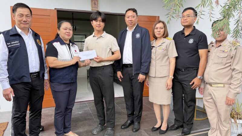 รอง ผวจ ชลบุรี เยี่ยมให้กำลังใจลูกเรือเหตุเรือไทยถูกโจมตีช่องแคบฮอร์มุซ