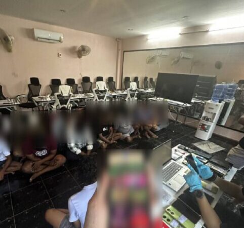 ”ปิดเกมส์วัยรุ่นสร้างตัวแดนภารตะ ตม.3 ทลายวิลล่าพัทยา! รวบ 25 อินเดีย แปลงโรงรถเป็นออฟฟิศเว็บพนันเงินหมุนเวียนปีละ 700 ล้านบาท“