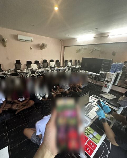 ”ปิดเกมส์วัยรุ่นสร้างตัวแดนภารตะ ตม.3 ทลายวิลล่าพัทยา! รวบ 25 อินเดีย แปลงโรงรถเป็นออฟฟิศเว็บพนันเงินหมุนเวียนปีละ 700 ล้านบาท“