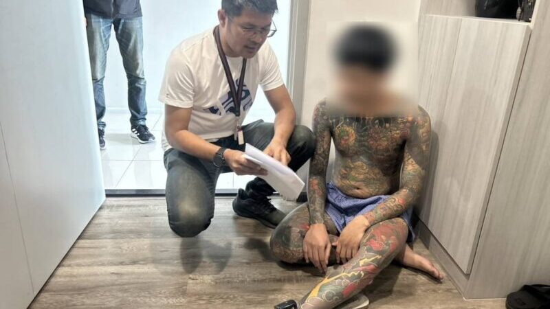 ตร.คอมมานโดตามรวบหัวโจกแก๊ง K6 ไล่ยิงกันชาวบ้านทรัพย์สินเสียหาย หลบหนีคดีปี 68