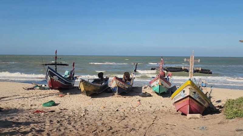 เรือประมงพื้นบ้าน เดือดร้อนหนัก หลังน้ำมันขึ้นไม่หยุด ล่าสุดหลายลำต้องหยุดออกทะเล บางลประหยัดน้ำมันำออกห่างฝั่งไม่ไกล ทำรายได้หายกว่าครึ่ง