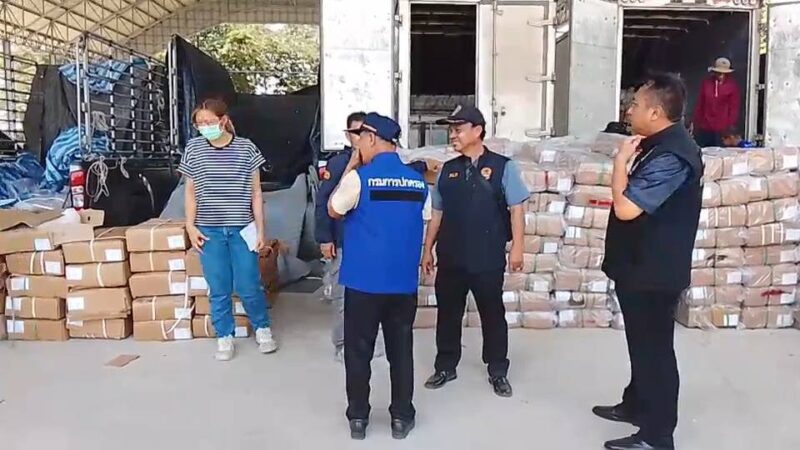 ร้อยเอ็ด ฝ่ายปกครองบุกจับรถส่งเนื้อวัวเถื่อนหนัก 17 ตัน