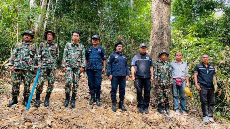 ชุมพร-กอ.รมน.ชุมพร ติดตามมาเฟียรุกป่า! กลุ่มทุนใหญ่ใช้เครื่องจักรหนักขุดถนนขึ้นยอดเขา 1,200 เมตร หวังยึดครองผืนป่า “เสียบญวน-ท่าสาร” เป็นสมบัติส่วนตัว