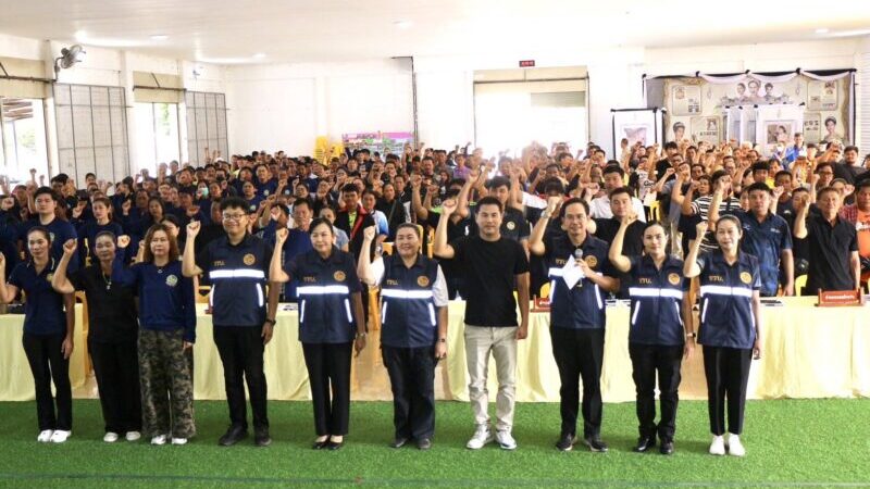 ลพบุรี- ที่ว่าการ อ.ท่าหลวง จัดโครงการฝึกอบรมทบทวนชุดรักษาความปลอดภัยหมู่บ้าน (ชรบ.) เพื่อป้องกันและแก้ไขปัญหายาเสพติด ตลอดทั้งราชอาณาจักรไทยฯ