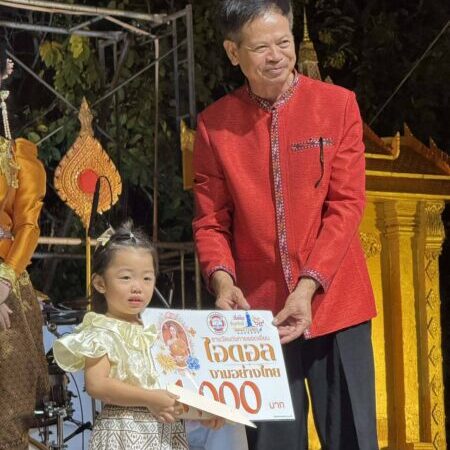 น้องปลาวาฬ วัย 3 ขวบ คว้ารางวัลแต่งกายยอดเยี่ยม ไอดอลงามอย่างไทย ในงาน ‘สัตหีบ ร้อยรักษ์ วัฒนธรรมไทย 2569’” บรรยากาศสุดน่ารักและอบอุ่นในงาน