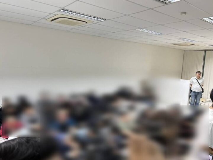 ด่วน! สืบมักกะสัน สนธิกำลัง กรมแรงงาน ตรวจคนเข้าเมือง ตำรวจไซเบอร์ ทลายฐานเว็บพนันออนไลน์ของชาวเวียดนามกลางกรุงย่าน RCA พระราม 9