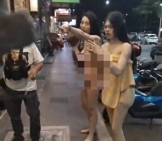 นทท. แตกตื่น สาวประเภทสอง แก้ผ้าล่อนจ้อนวิ่งตามหนุ่มภาระตะ บิดค่าตัว