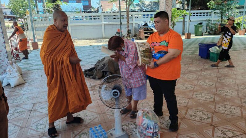 เจ้าคุณแจ้ ลงพื้นที่ช่วยผู้ประสบภัยไฟไหม้ชุมชนวัดโยธินฯ มอบเงิน–สิ่งของเยียวยา 7 ครัวเรือน