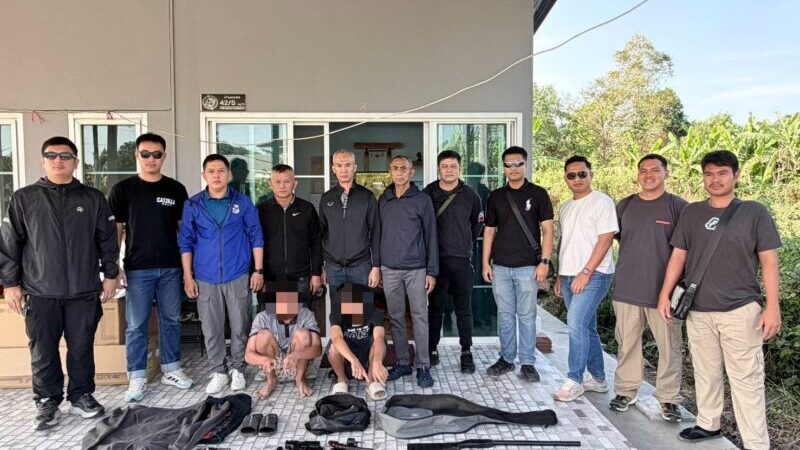 ปทุมธานี – ตร.สืบสวนธัญบุรีโชว์จับ2เยาวชนพร้อมอาวุธปืนไทยประดิษฐ์7กระบอก