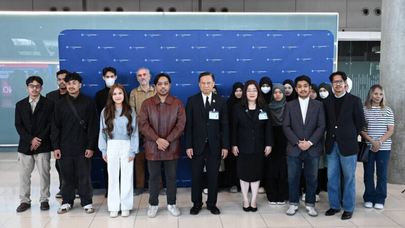 คนไทยในอิหร่าน 23 คน กลุ่มแรก เซ็ต 2 ถึงไทยแล้ว ทุกคนสภาพจิตใจดี เตรียมรับกลุ่ม 2 กลับอีก 69 คน ขณะที่คนไทยที่เหลือ รัฐบาลอยู่ระหว่างชักชวนให้กลับประเทศ