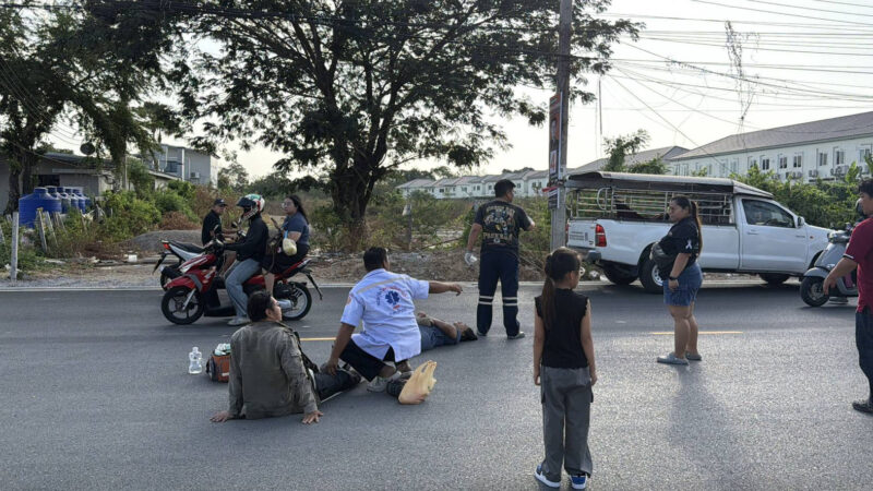 มอไซค์ชนสุนัขวิ่งตัดหน้าล้มเจ็บ 2 ราย ชาวบ้านเผยถนนเส้นนี้สุนัขจรจัดชุก เกิดเหตุบ่อยครั้ง