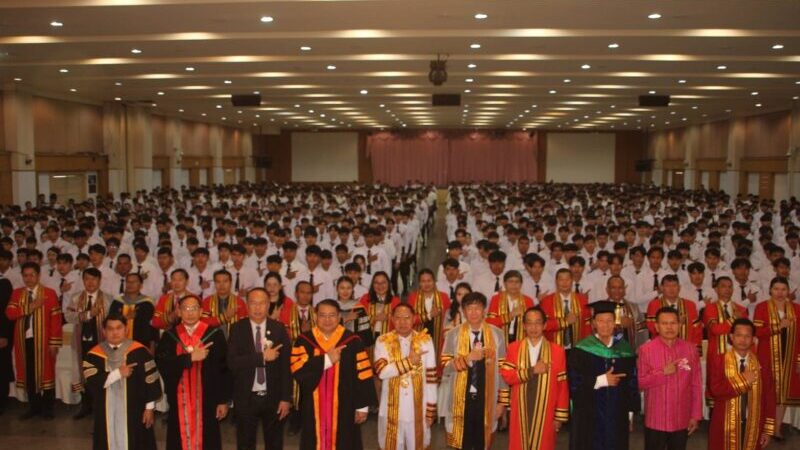 ร้อยเอ็ด – สำนักงานอาชีวศึกษาจังหวัดร้อยเอ็ด จัดพิธีมอบประกาศนียบัตรผู้สำเร็จการศึกษา ประจำปีการศึกษา 2568 ระดับ ปวช. และ ปวส.