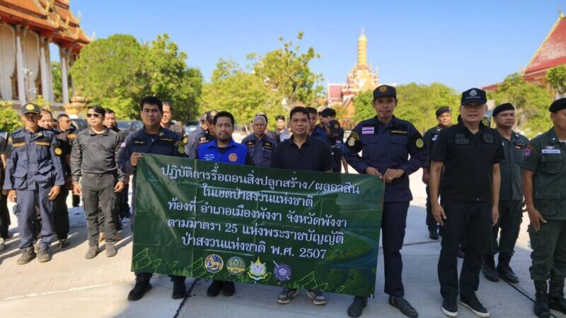 พังงา-ฝ่ายปกครองเมืองพังงาลงพื้นที่รื้อถอนสิ่งปลูกสร้างรุกป่าสงวนแห่งชาติป่าเทือกเขากะทะคว่ำ