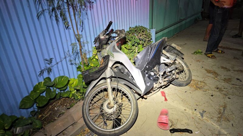 หนุ่มวัย 35 ปี พกปืนจะไปรับเมียแต่เสียหลักพุ่งชนต้นไม้จนเสียชีวิตคาที่