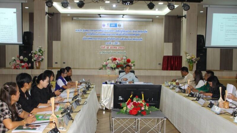 “รองผู้ว่าฯ ร้อยเอ็ด ผนึกอธิการบดีราชภัฏ เดินหน้าขับเคลื่อน ‘ครัวเรือนพ้นจน 2569’ ใช้ 5 มิติวิเคราะห์ ยกระดับคุณภาพชีวิตประชาชนอย่างเป็นระบบ”