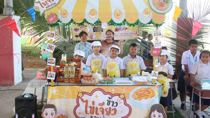 อ่างทอง – โรงเรียนวัดท้องคุ้งจัดนิทรรศการ1ห้องเรียน1ผลิตภัณฑ์ของนักเรียนทุกระดับชั้นฝึกทักษะอาชีพออกบูทขายสินค้าทำเองสุดสนุก