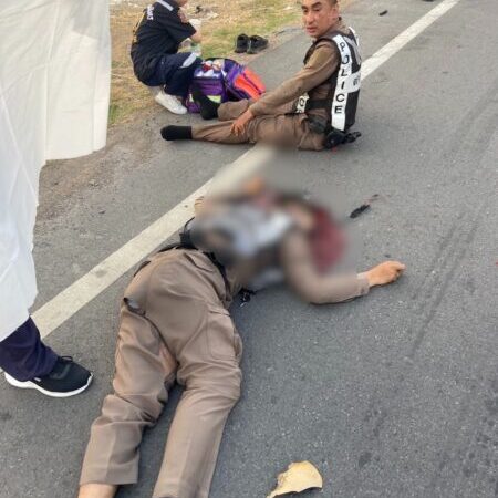 ปทุมธานี – สลดสายตรวจธัญบุรีไล่ล่ารถบรรทุกมีพิรุธเสียหลักชนเสาไฟดับ 1 เจ็บ 1