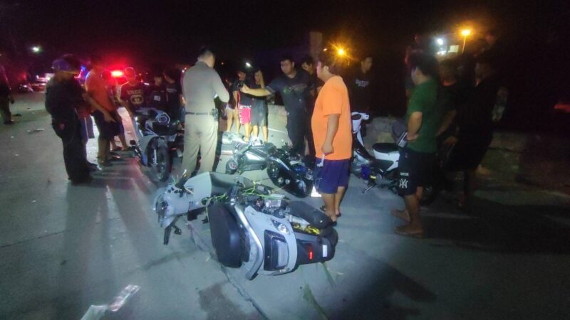 ปทุมธานี – จยย. 5คันเกี่ยวกันล้มระเนระนาดดับ1เจ็บสาหัสอีก 5