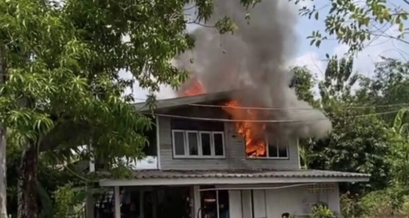 นครนายก – เกิดเหตุไฟไหม้บ้านไม้ 2 ชั้นในซอยด้านหลังวัดโพธินายก โชคดีรถดับเพลิงเทศบาลเมืองนครนายก มาดับไฟได้ทัน