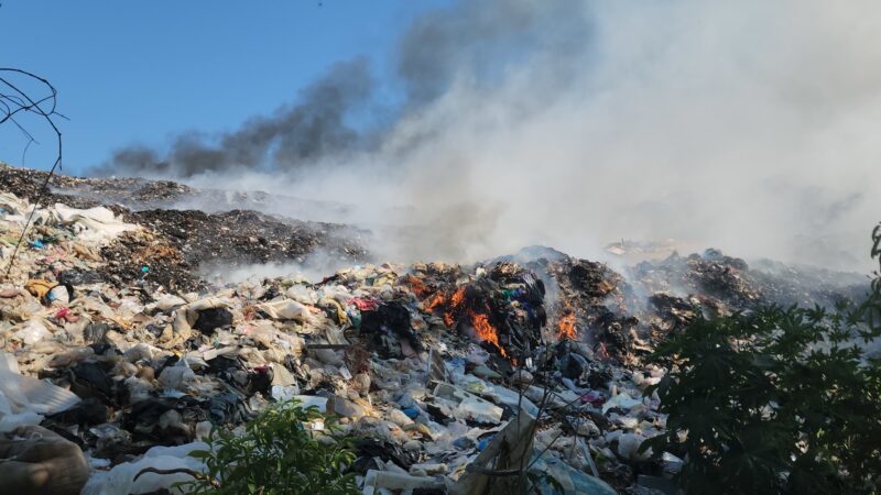 หาดใหญ่ – คนบ่น เกิดแต่กับกู!!! เพลิงไหมบ่อขยะควนลัง ลุกลามรวดเร็ว เข้าสวนยางพาราชาวบ้าน เกือบลามเข้าชุมชน