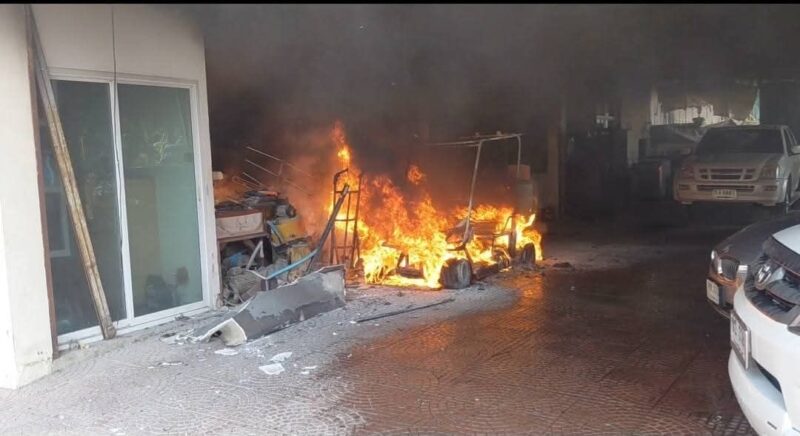 ระทึก ! ไฟไหม้รถกอล์ฟไฟฟ้าจอดชาร์จในโรงจอดรถภายในบ้าน