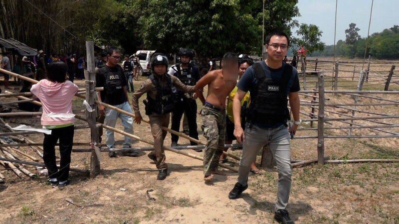 มุกดาหาร -สลดกลางทุ่ง! หลานชายวัย 19 ปี ยิงลุงแท้ๆ ดับคาที่ อ้างแค้นสะสม ถูกดุด่ามานาน – ปู่เผยหลานป่วยจิตเวช ขาดยาก่อนก่อเหตุ