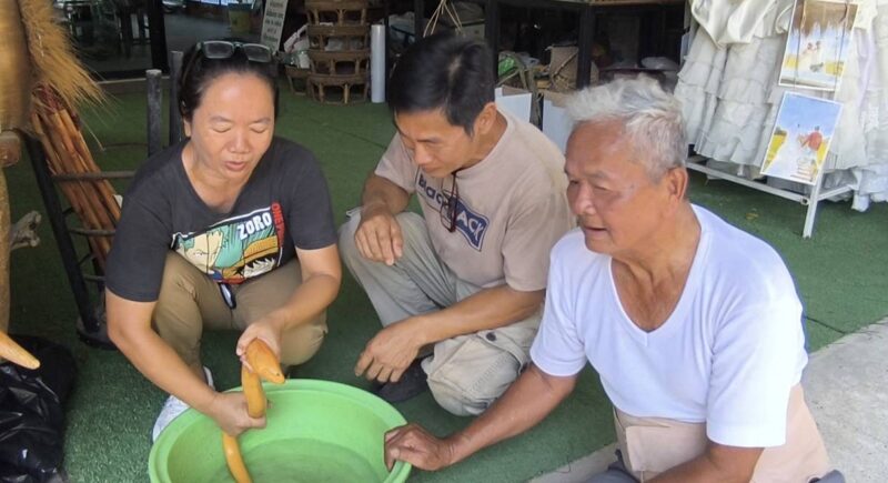 นครนายก – ชาวบ้านพบปลาไหลสีทองยาว 25 นิ้วหนัก 8 ขีดในแอ่งน้ำส่องดูที่ลำตัวพบเลขเด็ด 85 – 27ใกล้วันหวยออก