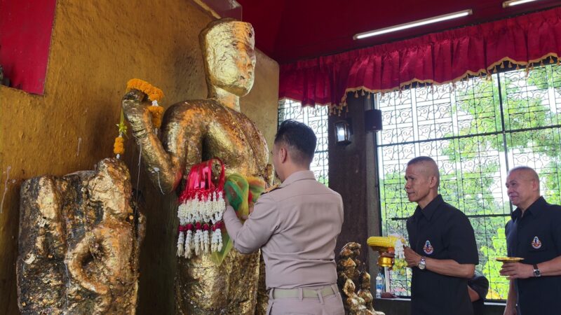จังหวัดลพบุรี – เริ่มแล้วสงกรานต์เมืองละโว้ประชาชนร่วมทำบุญ สรงน้ำขอพรเจ้าพ่อพระกาฬ