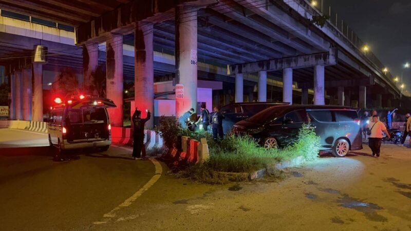 ชาวจีน ซิ่งอัลพาร์ดไล่ชนกันชนตอหม้อสะพานไฟลุก ตร.เร่งตรวจสอบประวัติ