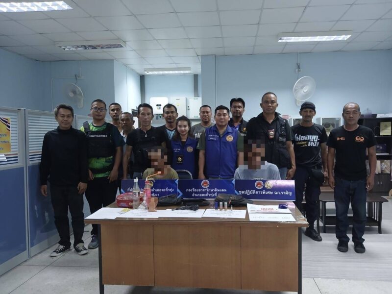 พังงา-ฝ่ายปกครองตะกั่วทุ่งสนธิกำลังชุดสืบสวนสภ.ตะกั่วทุ่ง บุกกวาดล้างแหล่งมั่วสุม จับ 1 ราย ยาบ้า 132 เม็ด พบผู้เสพอีก 6 รายส่งบำบัด