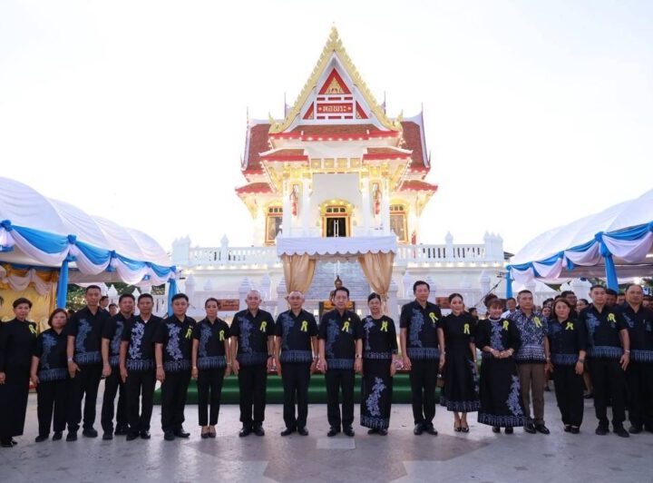 จังหวัดชลบุรี – จัดพิธีเจริญพระพุทธมนต์เพื่อความเป็นสิริมงคล เนื่องในโอกาสเปิดงานนมัสการพระพุทธสิหิงค์และงานสงกรานต์จังหวัดชลบุรี ประจำปี 2569 สืบสานประเพณีอันดีงามของท้องถิ่น และเปิดโอกาสให้ประชาชนร่วมสักการะพระพุทธสิหิงค์ พระคู่บ้านคู่เมืองของจังหวัดชลบุรี