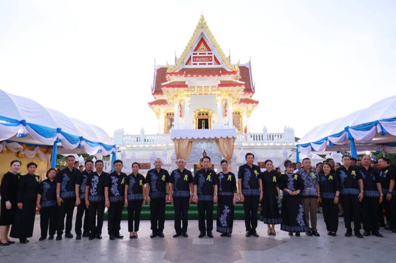 จังหวัดชลบุรี – จัดพิธีเจริญพระพุทธมนต์เพื่อความเป็นสิริมงคล เนื่องในโอกาสเปิดงานนมัสการพระพุทธสิหิงค์และงานสงกรานต์จังหวัดชลบุรี ประจำปี 2569 สืบสานประเพณีอันดีงามของท้องถิ่น และเปิดโอกาสให้ประชาชนร่วมสักการะพระพุทธสิหิงค์ พระคู่บ้านคู่เมืองของจังหวัดชลบุรี