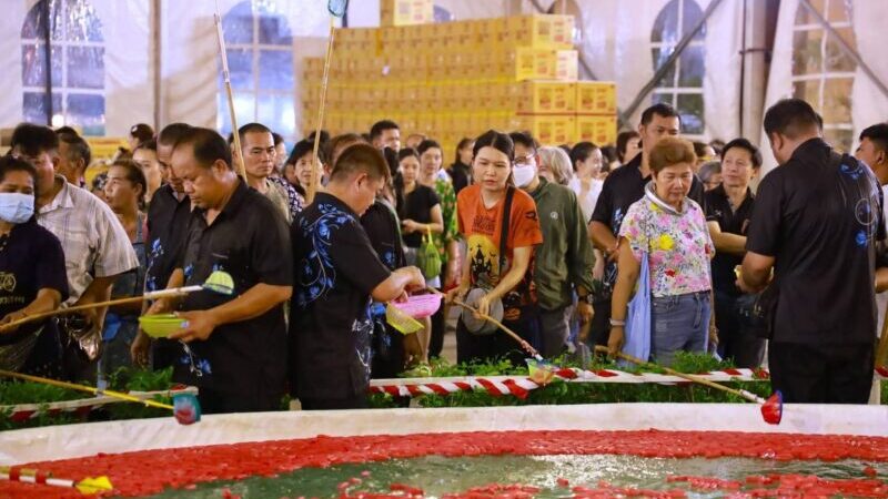 ยิ่งคึกคัก!ไม่แผ่วบรรยากาศร้านมัจฉากาชาดคืนนี้ไม่มีแผ่วเหล่านักบุญสายลุ้นหลั่งไหลมาเติมพลังกันเนืองแน่นจนเต็มลานใครยังไม่ได้มาต้องรีบหน่อยแล้วนะ!