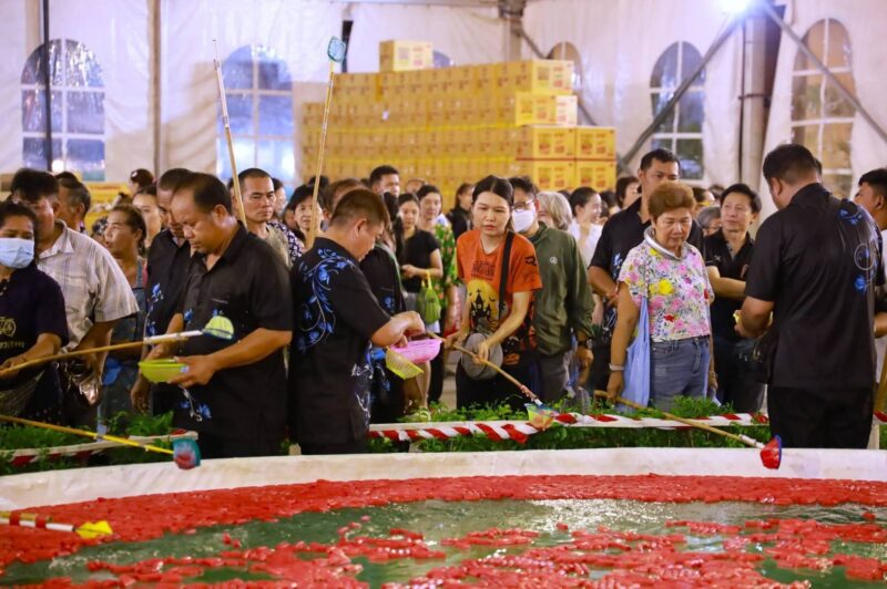 ยิ่งคึกคัก!ไม่แผ่วบรรยากาศร้านมัจฉากาชาดคืนนี้ไม่มีแผ่วเหล่านักบุญสายลุ้นหลั่งไหลมาเติมพลังกันเนืองแน่นจนเต็มลานใครยังไม่ได้มาต้องรีบหน่อยแล้วนะ!