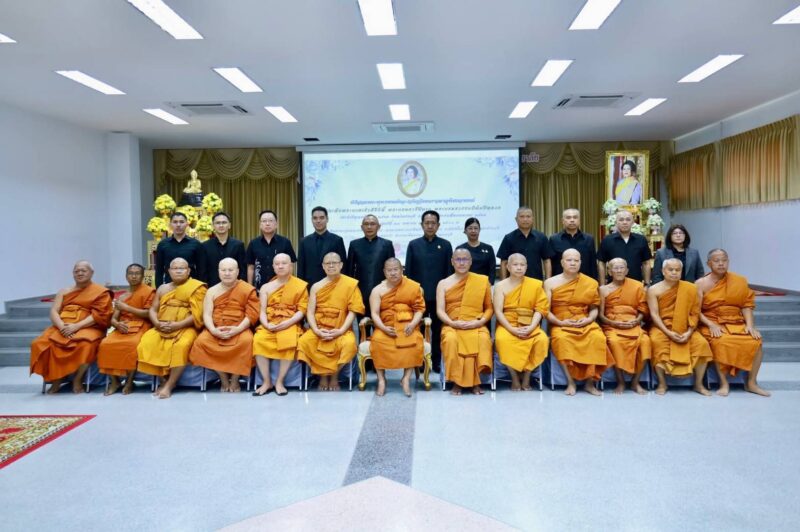 ผู้ว่าฯ ชลบุรีนำพสกนิกรทุกหมู่เหล่าร่วมพิธีสวดพระพุทธมนต์และเจริญจิตตภาวนาอุทิศถวายแด่ “สมเด็จพระบรมราชชนนีพันปีหลวง”ประจำเดือนเมษายน