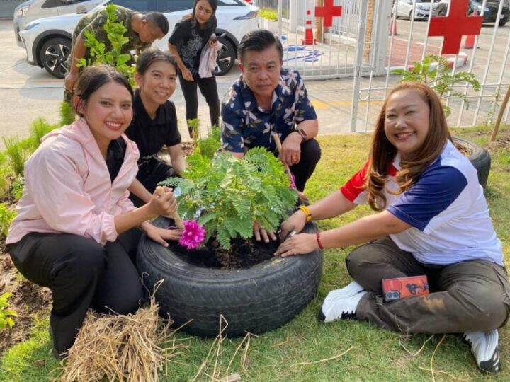 พช.ชลบุรี Kick Off “ผู้นำทำก่อน” ปลูกผักสวนครัว สร้างความมั่นคงทางอาหารอย่างยั่งยืน ณ เหล่ากาชาดจังหวัดชลบุรี