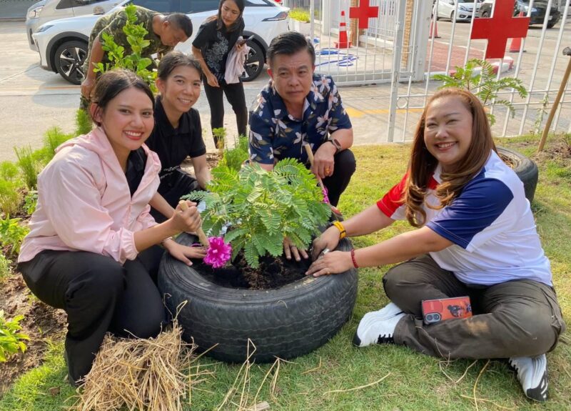 พช.ชลบุรี Kick Off “ผู้นำทำก่อน” ปลูกผักสวนครัว สร้างความมั่นคงทางอาหารอย่างยั่งยืน ณ เหล่ากาชาดจังหวัดชลบุรี