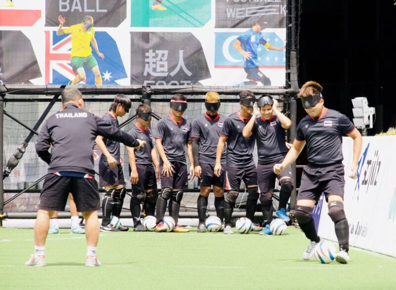 ทีมนักเตะตาบอดไทยลงซ้อมมื้อแรก เน้นปรับสปีดบอลตามสภาพสนาม เตรียมทีเด็ดไว้ชนมังกรจีน วันจันทร์นี้ พร้อมขอบคุณAIS สนับสนุนซิมให้นักเตะทุกคนได้สื่อสารกับครอบครัว