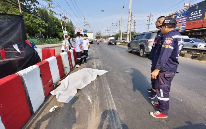 ปทุมธานี – กล้องหน้ารถจับภาพนศ.สาวขับจยย.ถูกรถเทเลอร์ชนเสียชีวิต