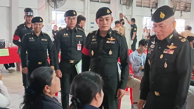 ผบ.มทบ.27 ตรวจเยี่ยมและสังเกตการณ์การตรวจเลือกทหารกองเกินฯ ประจำปี 2569 ในพื้นที่จังหวัดร้อยเอ็ดและจังหวัดยโสธร