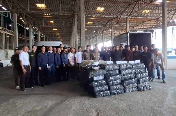 บุกยึดไอซ์เกือบ 2 ตัน คาเฟอร์รี่กรุงเทพฯ เตรียมส่งเกาะสมุย รวบ 4 ผู้ต้องหา เร่งล่าเครือข่ายใหญ่