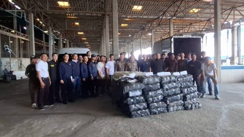 บุกยึดไอซ์เกือบ 2 ตัน คาเฟอร์รี่กรุงเทพฯ เตรียมส่งเกาะสมุย รวบ 4 ผู้ต้องหา เร่งล่าเครือข่ายใหญ่