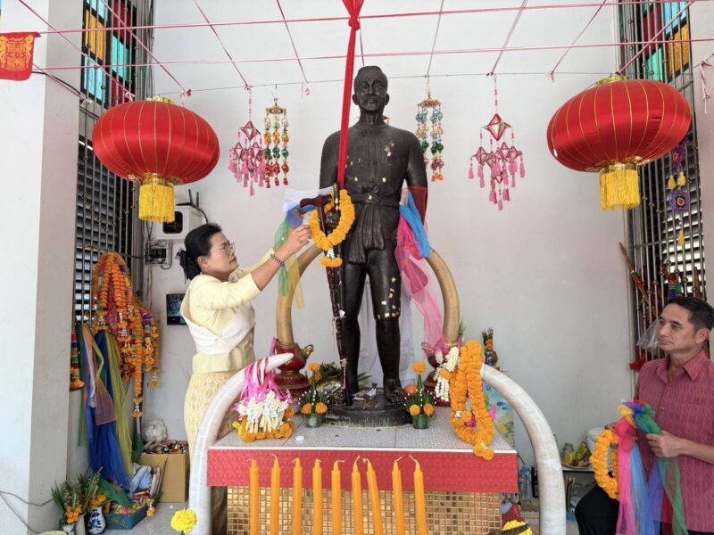 จังหวัดร้อยเอ็ด – สืบสานประเพณีสักการะ “เจ้าปู่กุดเป่ง (ศาลนอก)” ประจำปี 2569