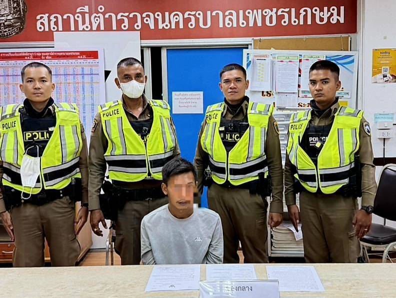 สายตรวจเพชรเกษม รวบคาปั้มน้ำมัน ,หนุ่มมีพิรุธ เจอหมายจับสภ.เมืองราชบุรี