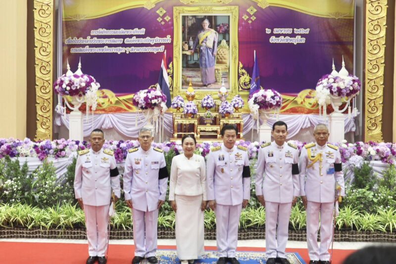 วันนี้ (2 เม.ย. 69) เวลา 07.00 น. พล.ต.ท.กิติศักดิ์ ดุรงควิบูลย์ ผบช.ภ.6 มอบหมายให้ พล.ต.ต.นิคม เครือนพรัตน์ ผบก.ภ.จว.พิษณุโลก พร้อมด้วย พ.ต.ท.วสันต์ สุดสวาท สว.ฝอ. ภ.จว.พิษณุโลก พ.ต.ท.หญิง เพชรสมัย อยู่เล่ห์ สว.ฝอ.ภ.จว.พิษณุโลก พ.ต.ต.หญิง ธนิยา สุพัฒน์ สว.ฝอ.ภ.จว.พิษณุโลกและข้าราชการตำรวจ เข้าร่วมกิจกรรมเฉลิมพระเกียรติเนื่องในวันคล้ายวันพระราชสมภพ สมเด็จพระกนิษฐาธิราชเจ้า กรมสมเด็จพระเทพรัตนราชสุดาฯ สยามบรมราชกุมารี เพื่อถวายความจงรักภักดีและสำนึกในพระมหากรุณาธิคุณ ในวันที่ 2 เมษายน ของทุกปี